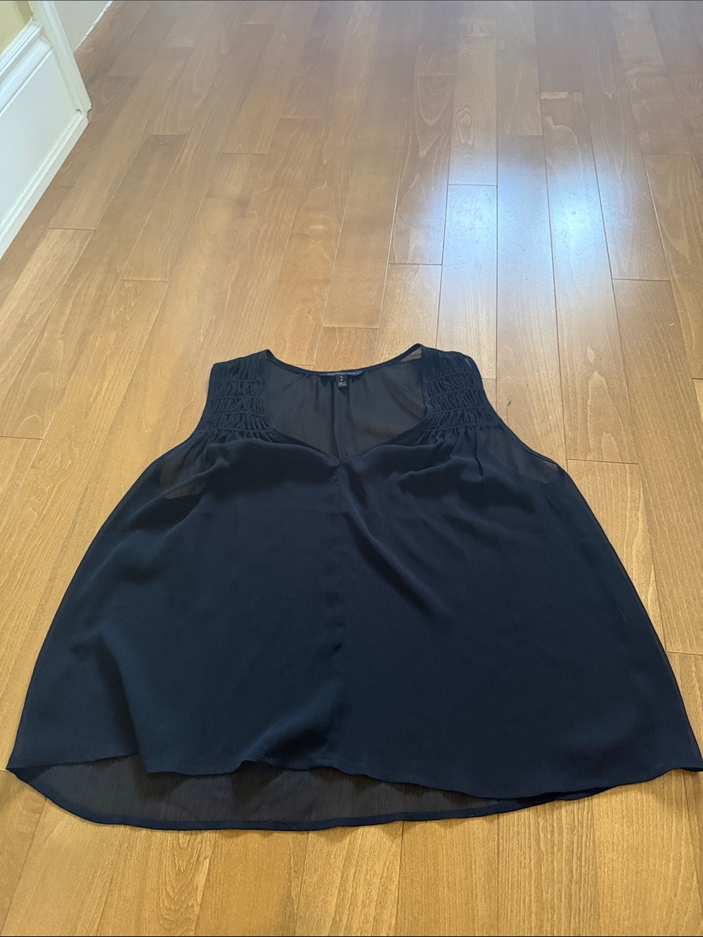 Banana Republic Women’s Sleeveless Sheer V-Neck Tank Top - Black